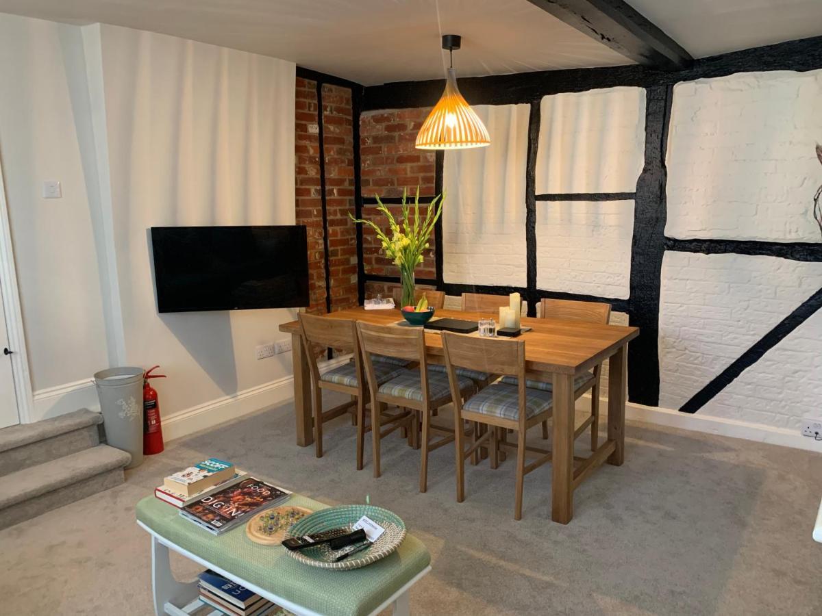 Hideaway Holiday Apartment Salisbury Exteriör bild